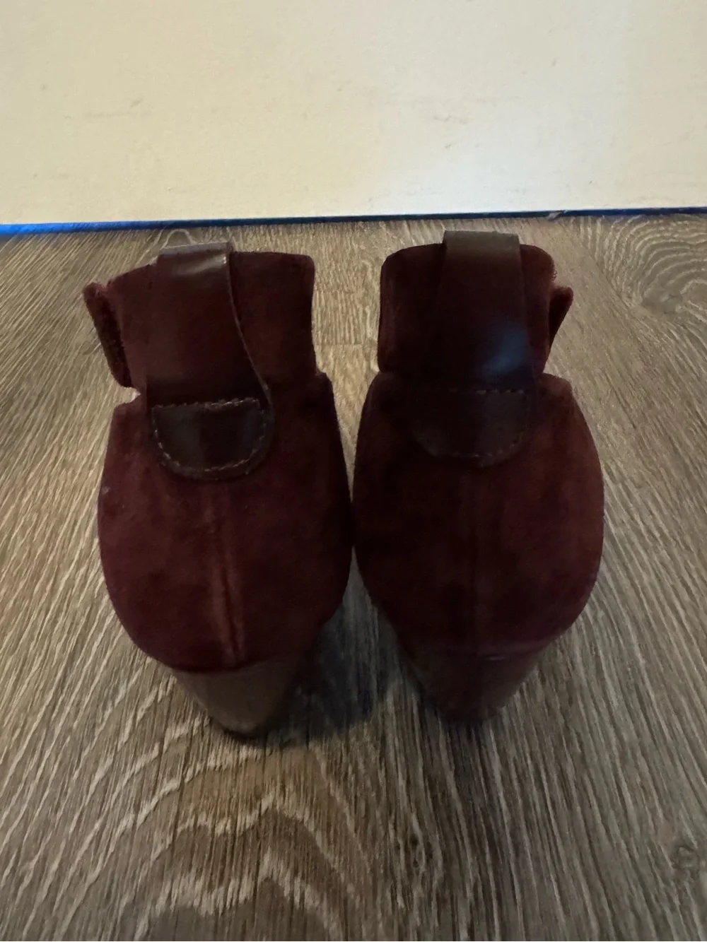 NWOT Clarks Artisan Bassett Mist Suede Wedges in Burgundy